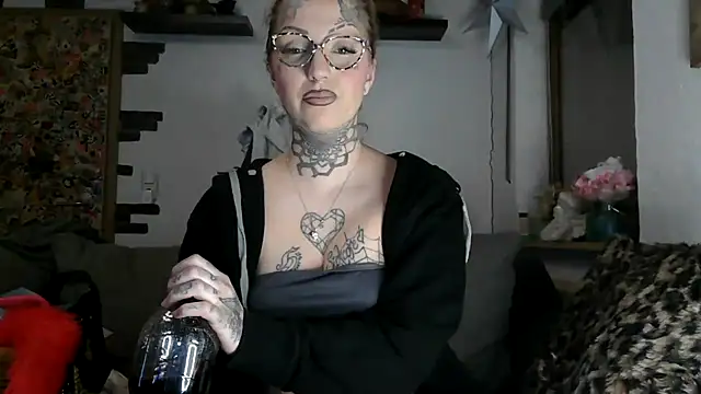 Snapshot of RoxxyInk chatting on 02/08/26, 02:37 RoxxyInk online show from 02/08/26, 02:37