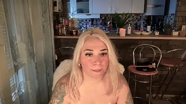 Snapshot of Monageil chatting on 03/03/25, 06:55 Monageil online show from 03/03/25, 06:55