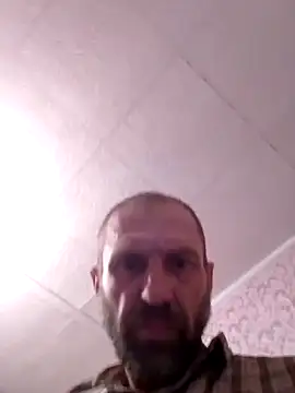 Snapshot of KosBi69 chatting on 10/10/25, 12:42 KosBi69 online show from 10/10/25, 12:42