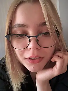 Snapshot of Nami_ninja chatting on 10/19/25, 07:42 Nami ninja online show from 10/19/25, 07:42