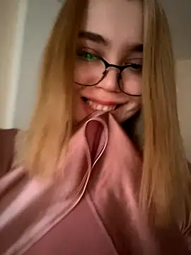 Snapshot of Nami_ninja chatting on 11/29/25, 07:44 Nami ninja online show from 11/29/25, 07:44