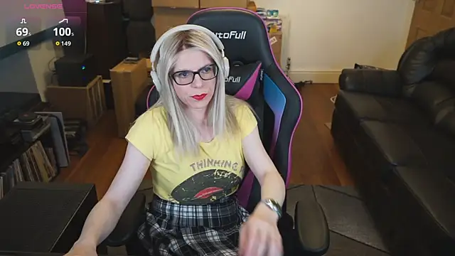 Snapshot of KelseyCobalt chatting on 12/19/25, 09:44 KelseyCobalt online show from 12/19/25, 09:44