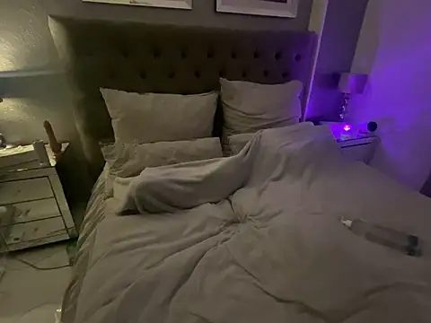  MelinaCurves  online show from 03/08/26, 10:24