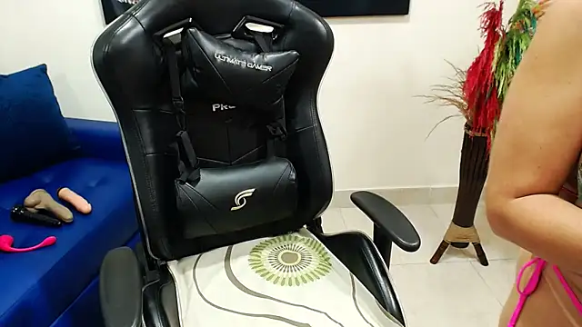 Snapshot of Tamara_Luaren chatting on 03/12/26, 04:46 Tamara Luaren online show from 03/12/26, 04:46