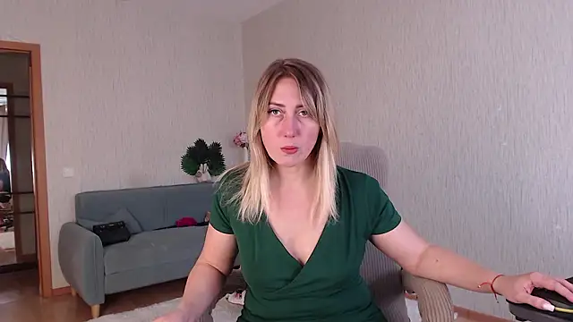 Snapshot of MilenochcaDiamond chatting on 02/16/26, 01:07 MilenochcaDiamond online show from 02/16/26, 01:07