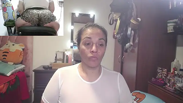 Snapshot of zoe_hotxxx chatting on 04/20/26, 12:02 zoe hotxxx online show from 04/20/26, 12:02