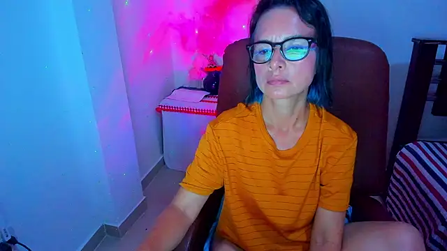 BrianaGarner online show from 10/21/25, 09:04