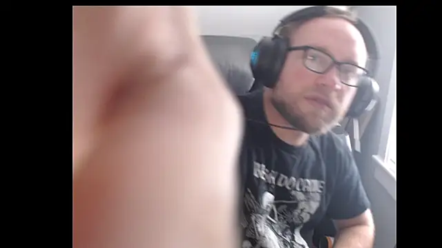 Snapshot of dragonhammer42 chatting on 09/18/25, 07:16 dragonhammer42 online show from 09/18/25, 07:16