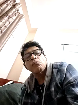 Snapshot of iamkahn_44 chatting on 12/16/25, 10:37 iamkahn 44 online show from 12/16/25, 10:37