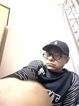 Snapshot of iamkahn_44 chatting on 01/13/26, 08:03 iamkahn 44 online show from 01/13/26, 08:03