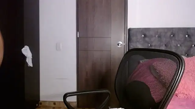 Snapshot of ZAHI_WILLX chatting on 01/05/26, 10:35 ZAHI WILLX online show from 01/05/26, 10:35