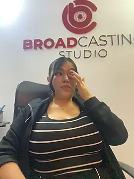 Lia Simons online show from 04/25/26, 03:09