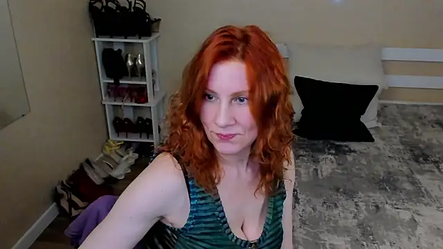 Snapshot of FoxySophia chatting on 05/22/26, 06:24 FoxySophia online show from 05/22/26, 06:24