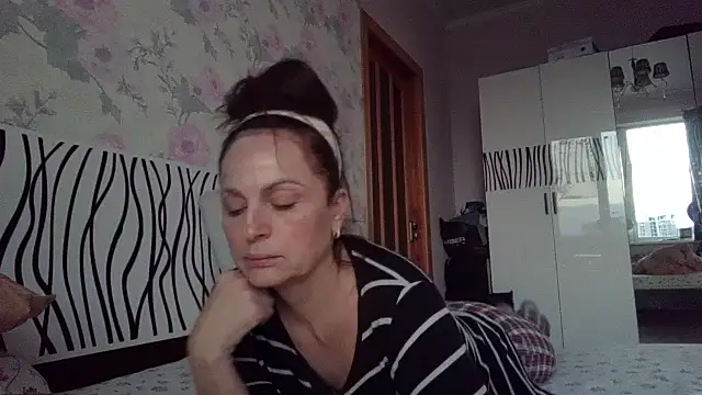 LindaStarS online show from 04/25/26, 04:59