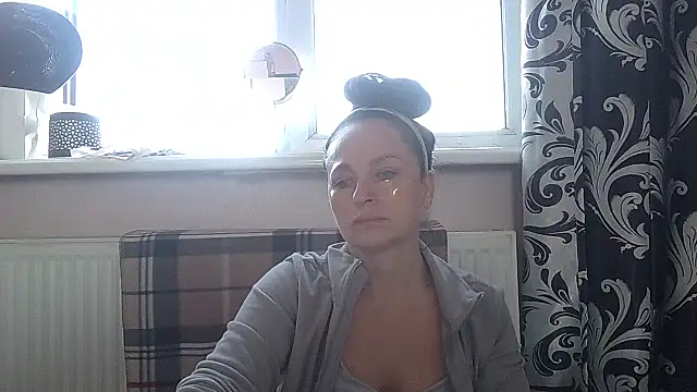 LindaStarS online show from 05/01/26, 04:28