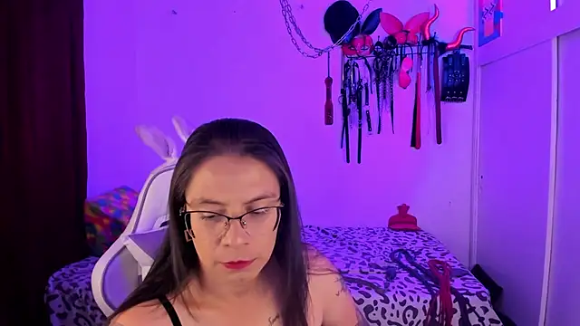 Snapshot of dungeongirls chatting on 11/27/25, 09:28 dungeongirls online show from 11/27/25, 09:28