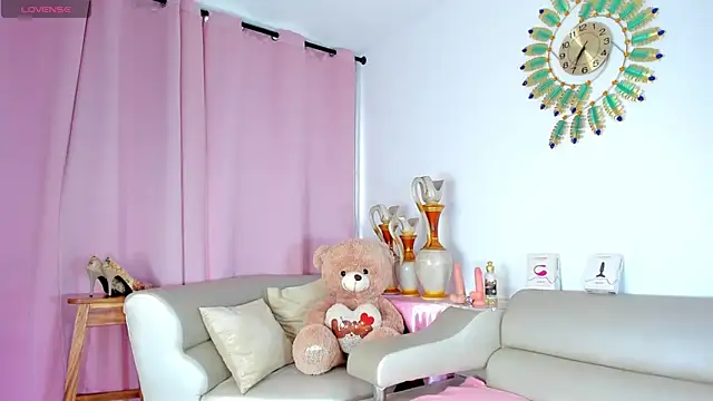 Snapshot of latinwondercockts chatting on 10/04/25, 12:25 latinwondercockts online show from 10/04/25, 12:25