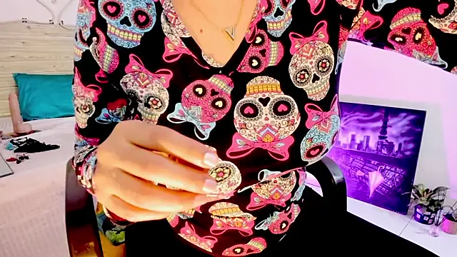 Snapshot of lilahSweet chatting on 11/12/25, 11:43 lilahSweet online show from 11/12/25, 11:43