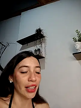 Snapshot of loveuu-bae chatting on 01/11/25, 12:44 loveuu-bae online show from 01/11/25, 12:44