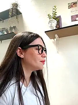 Snapshot of loveuu-bae chatting on 01/17/25, 05:51 loveuu-bae online show from 01/17/25, 05:51