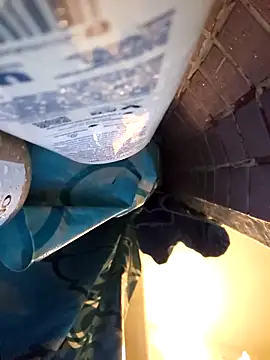 Snapshot of UncutHammer69 chatting on 12/23/25, 08:12 UncutHammer69 online show from 12/23/25, 08:12