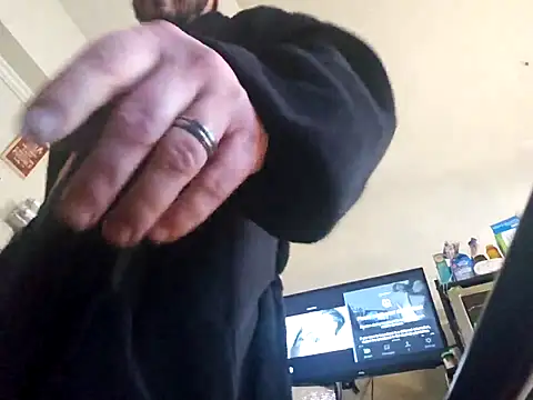 Snapshot of UncutHammer69 chatting on 01/05/26, 05:27 UncutHammer69 online show from 01/05/26, 05:27