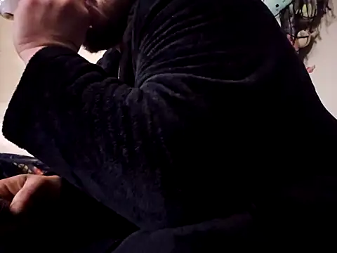 Snapshot of UncutHammer69 chatting on 01/10/26, 08:43 UncutHammer69 online show from 01/10/26, 08:43