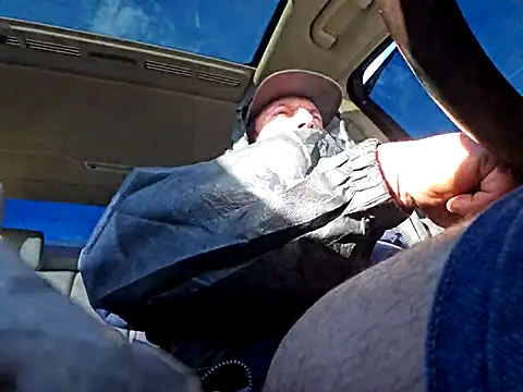 Snapshot of UncutHammer69 chatting on 02/17/26, 12:07 UncutHammer69 online show from 02/17/26, 12:07