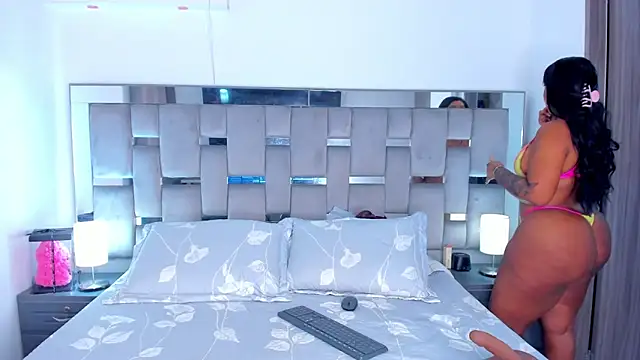 Cammiila online show from 12/18/25, 07:42