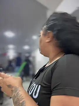 yanza2002 online show from 02/09/25, 08:45