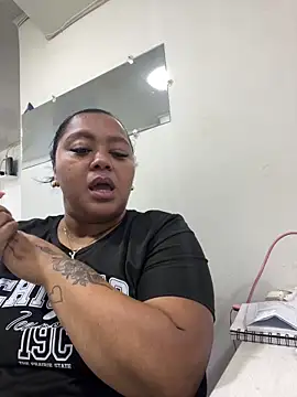 yanza2002 online show from 09/17/25, 11:50