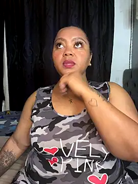 yanza2002 online show from 09/19/25, 11:49