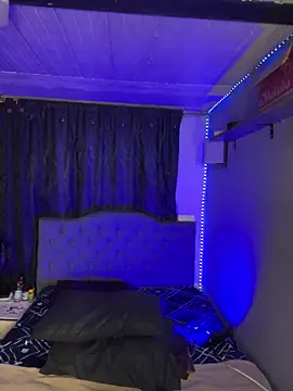 yanza2002 online show from 10/27/25, 11:09