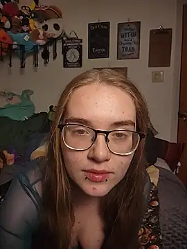 Izzy Hellbourne online show from 06/19/26, 02:38