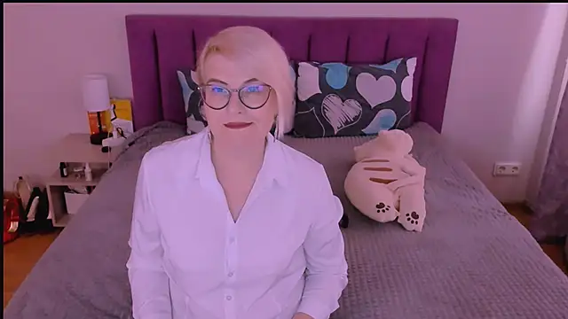 sabrinamacmarren online show from 10/05/25, 12:25