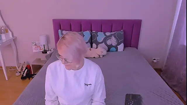 sabrinamacmarren online show from 02/17/26, 06:43