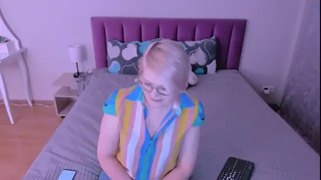 sabrinamacmarren online show from 02/19/26, 04:58