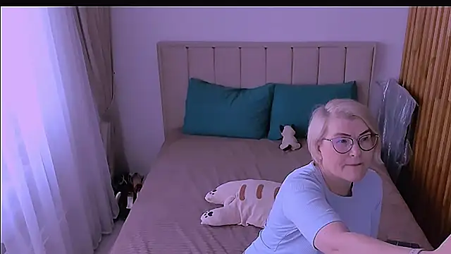 sabrinamacmarren online show from 04/27/26, 10:24