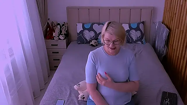sabrinamacmarren online show from 06/19/26, 01:04