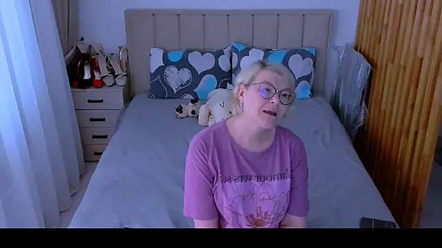sabrinamacmarren online show from 06/24/26, 04:06