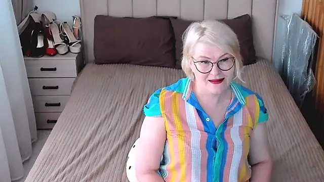 sabrinamacmarren online show from 07/10/26, 03:14