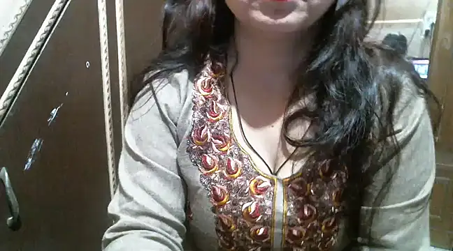 Snapshot of UrsMansi chatting on 03/05/25, 11:49 UrsMansi online show from 03/05/25, 11:49