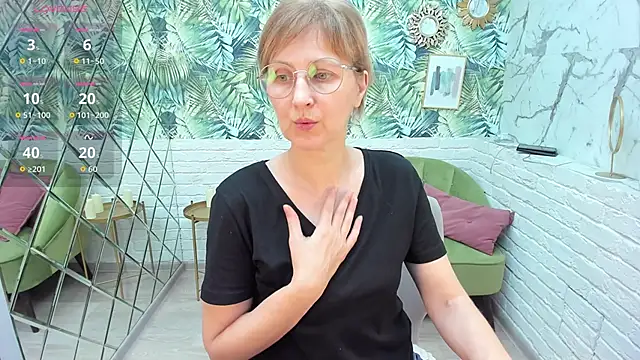 Snapshot of Paris_Cherry chatting on 12/20/25, 08:05 Paris Cherry online show from 12/20/25, 08:05