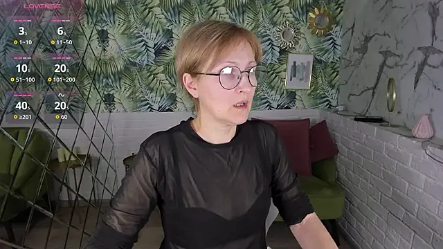 Snapshot of Paris_Cherry chatting on 02/07/26, 06:22 Paris Cherry online show from 02/07/26, 06:22