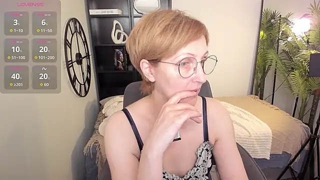 Snapshot of Paris_Cherry chatting on 05/19/26, 06:03 Paris Cherry online show from 05/19/26, 06:03