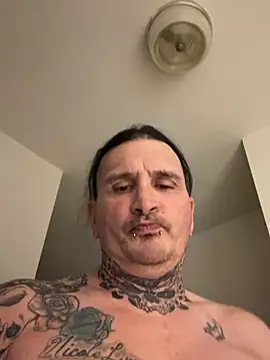 Snapshot of tazzfazz chatting on 03/16/26, 04:40 tazzfazz online show from 03/16/26, 04:40