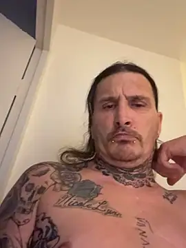 Snapshot of tazzfazz chatting on 03/23/26, 03:32 tazzfazz online show from 03/23/26, 03:32