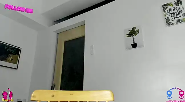 Snapshot of hottycrishina chatting on 12/16/24, 10:18 hottycrishina online show from 12/16/24, 10:18