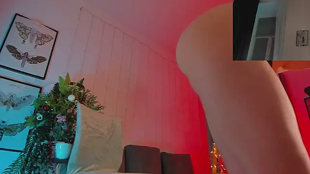 Snapshot of LilianKroft chatting on 12/25/24, 12:26 LilianKroft online show from 12/25/24, 12:26
