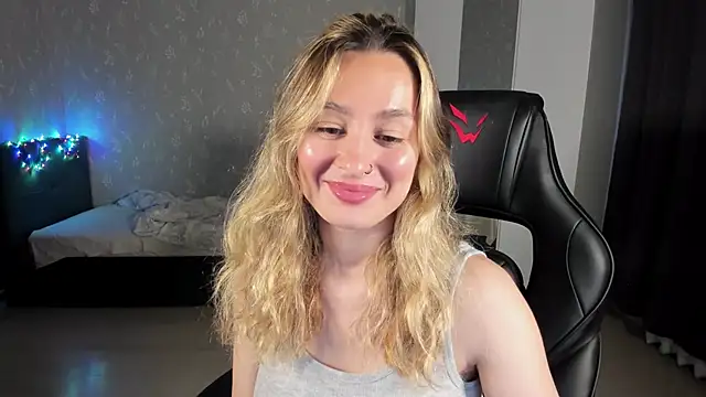 Snapshot of EllaFresh chatting on 06/18/26, 02:12 EllaFresh online show from 06/18/26, 02:12